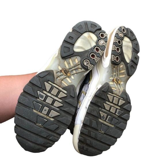 Rare 2018 Nike Air Max Plus La Requin White Size 10.5 - Picture 11 of 15